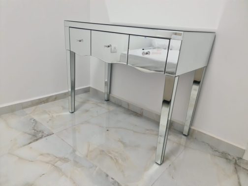קונסולה מראה "גוליטה"
