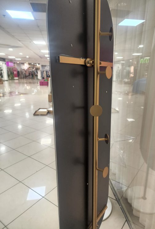 ⁦מראה אובלית עומדת על רגל פלטת שיש⁩ – תמונה ⁦3⁩